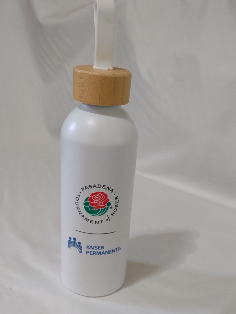 Pasadena Tournament of Roses and Kaiser Permanente White Water Bottle